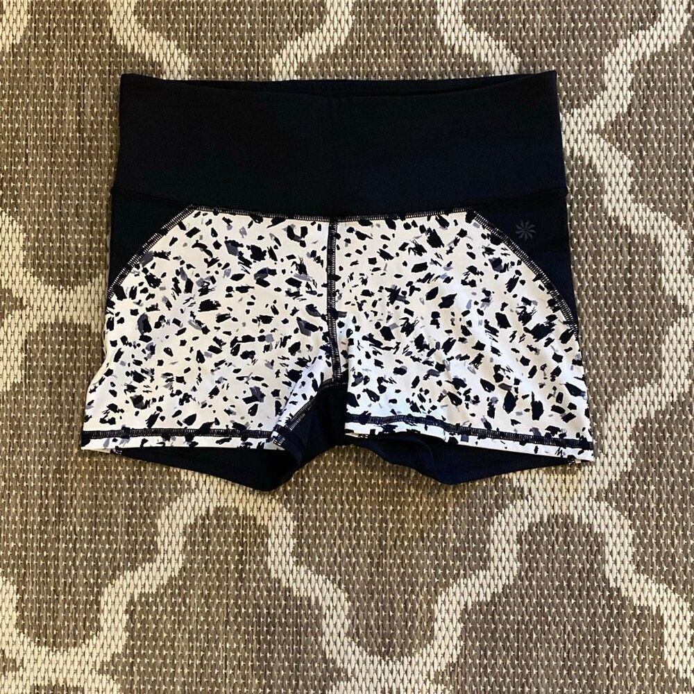 Athleta Stealth Shortie shorts womens size medium